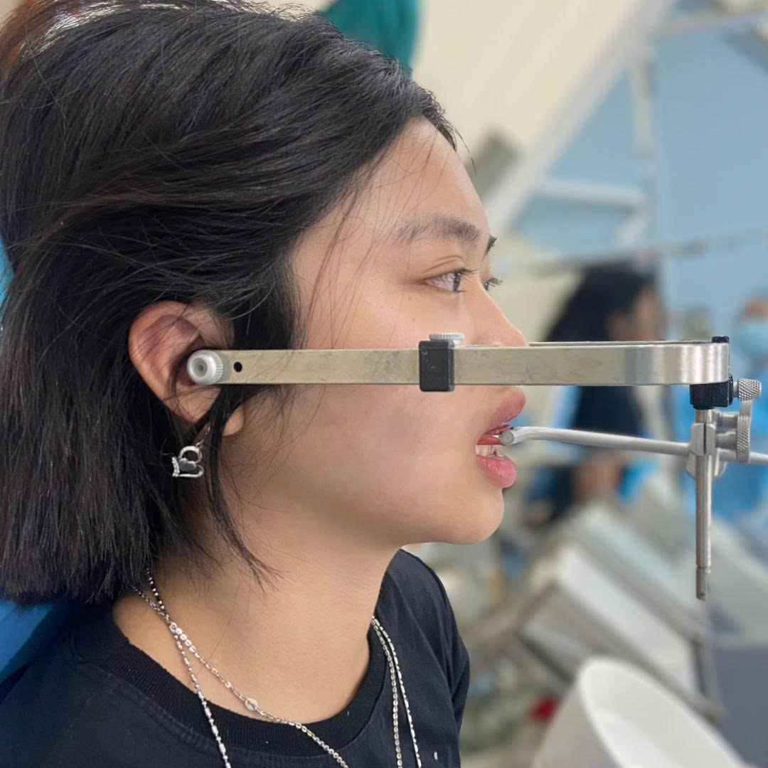Khám lâm sàng khớp cắn giải đáp điều trị TMJ ở bệnh viện hay nha khoa chuyên sâu tốt hơn.